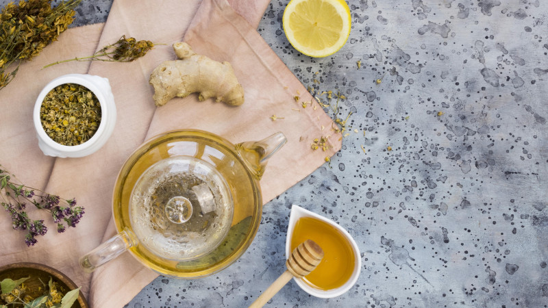 Mise à plat d'épices et d'herbes médicinales biologiques