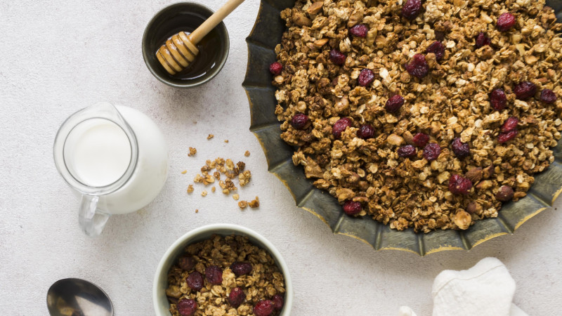 Vue de dessus du délicieux muesli au miel